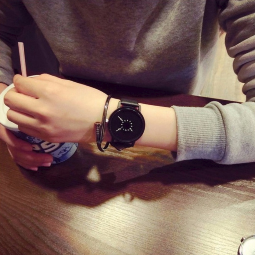 NEW Unisex Creative Leather Strap Quartz Watch - Picture 4 of 4